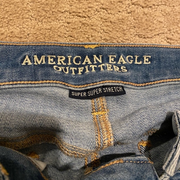 American Eagle Light-wash Jeans - Picture 3 of 5